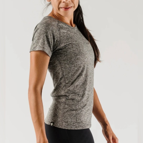 💫Rabbit EZ Tee Short Sleeve, XS, Color: Dusty Pink Worn ONCE! Pristine condition - Picture 11 of 12